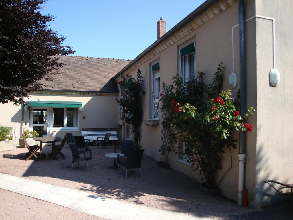 Hotel Du Commerce Tronget Exterior photo